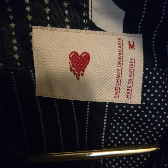 Medium Emotionally Unavailable button up - Picture 5 of 11